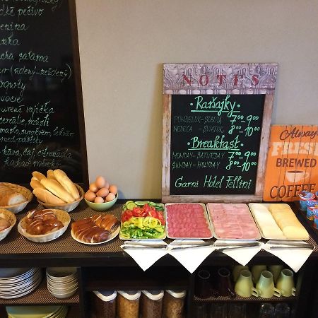 Garni Hotel Fellini ชิอาร์ นาด อาโรนอม ภายนอก รูปภาพ