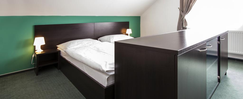 Garni Hotel Fellini ชิอาร์ นาด อาโรนอม ภายนอก รูปภาพ