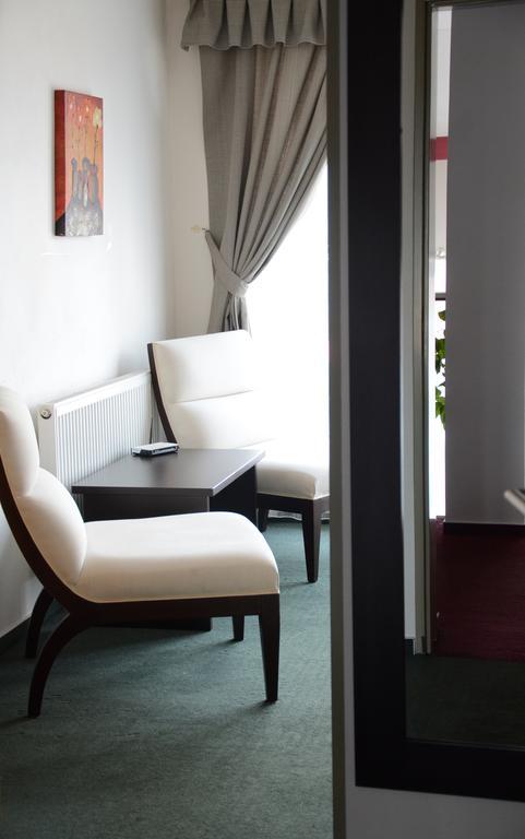 Garni Hotel Fellini ชิอาร์ นาด อาโรนอม ห้อง รูปภาพ