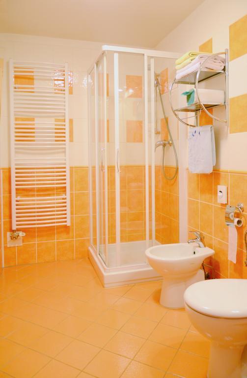 Garni Hotel Fellini ชิอาร์ นาด อาโรนอม ห้อง รูปภาพ