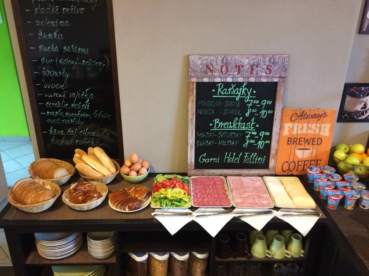 Garni Hotel Fellini ชิอาร์ นาด อาโรนอม ภายนอก รูปภาพ