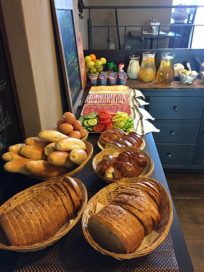 Garni Hotel Fellini ชิอาร์ นาด อาโรนอม ภายนอก รูปภาพ